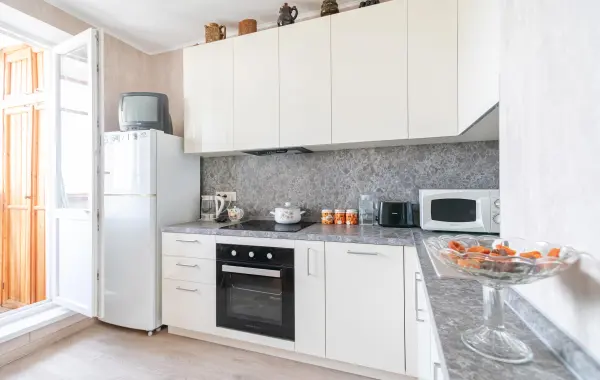 Фото Кухня РШ8437 Акрил-5 Сливки/Акрил-5 С2 алюм Сливки